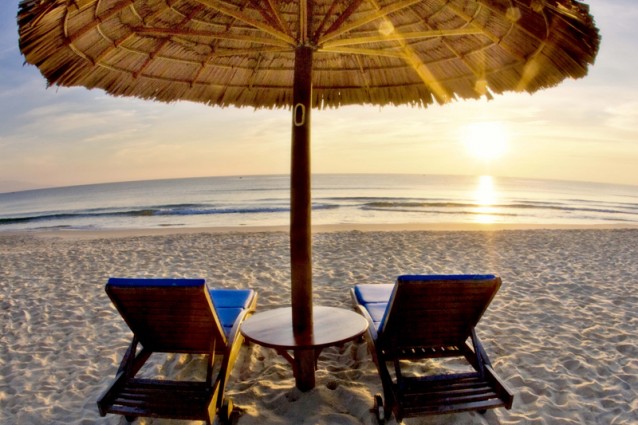 Centara-Sandy-Beach-Resort-Da-Nang---Beach-4