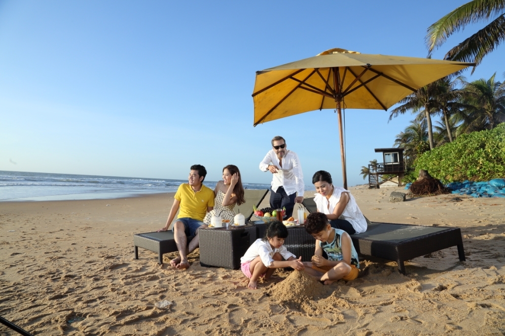 Family @ Ho Tram Strip (3)